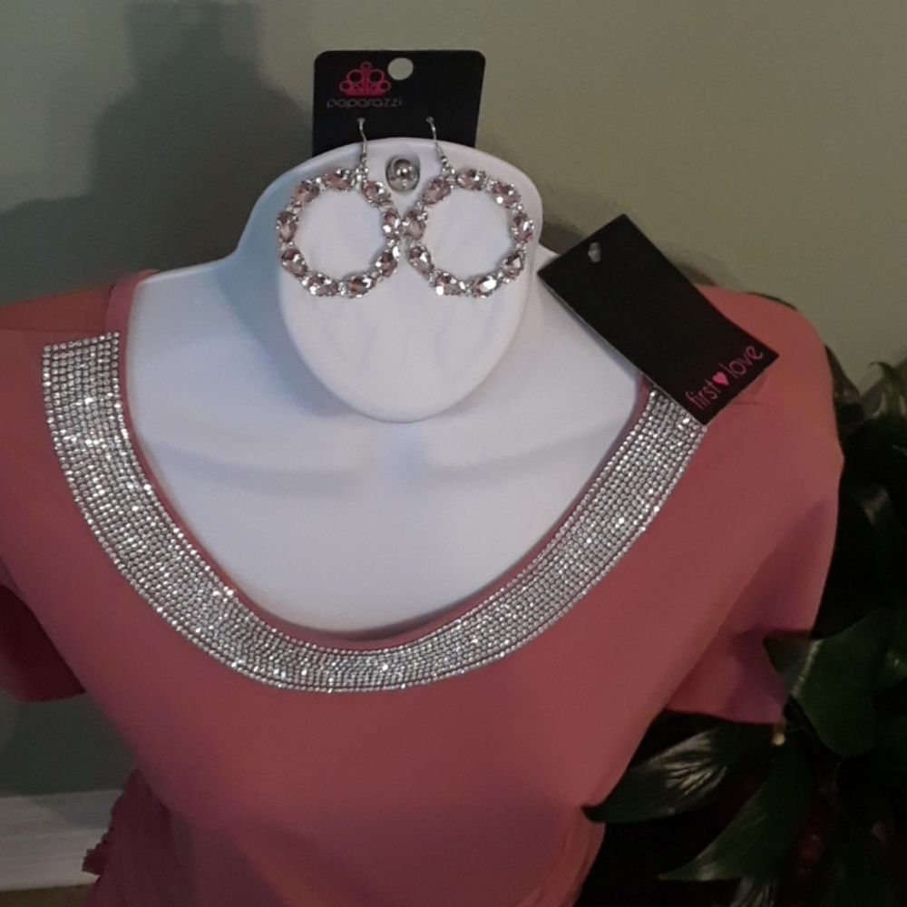 💥BUNDLE💥 Women Blouse w Paparazzi Earrings